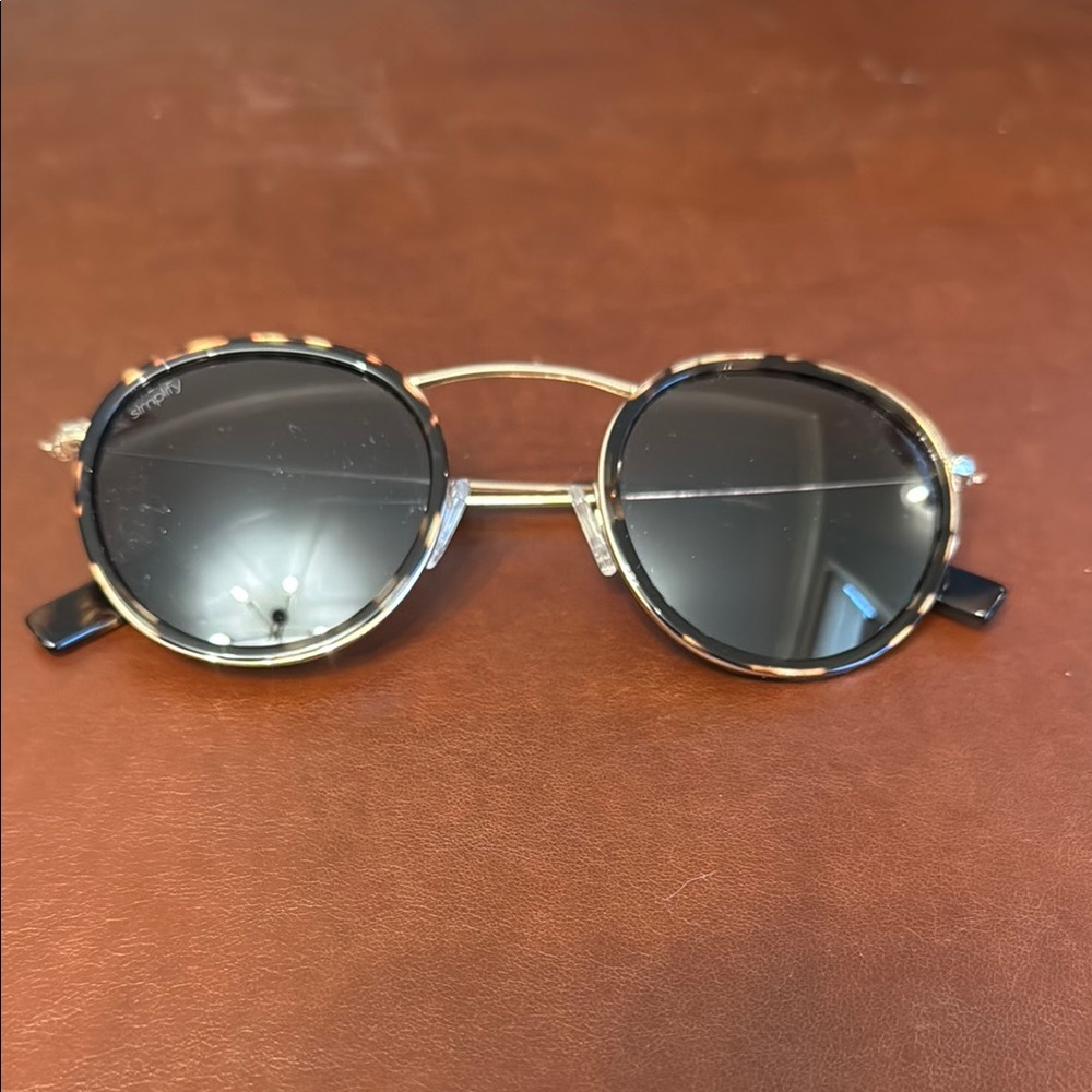 Simplify Brand - Round Black and Gold Sunglasses
